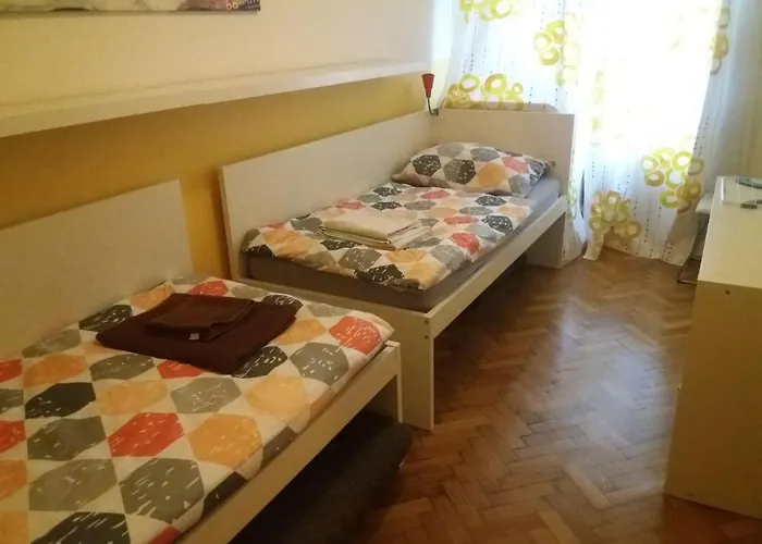 Geraeumige Zentrumsnahe Altbauwohnung *