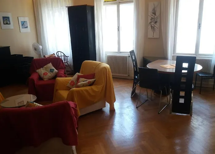 Апартаменти Geraeumige Zentrumsnahe Altbauwohnung *
